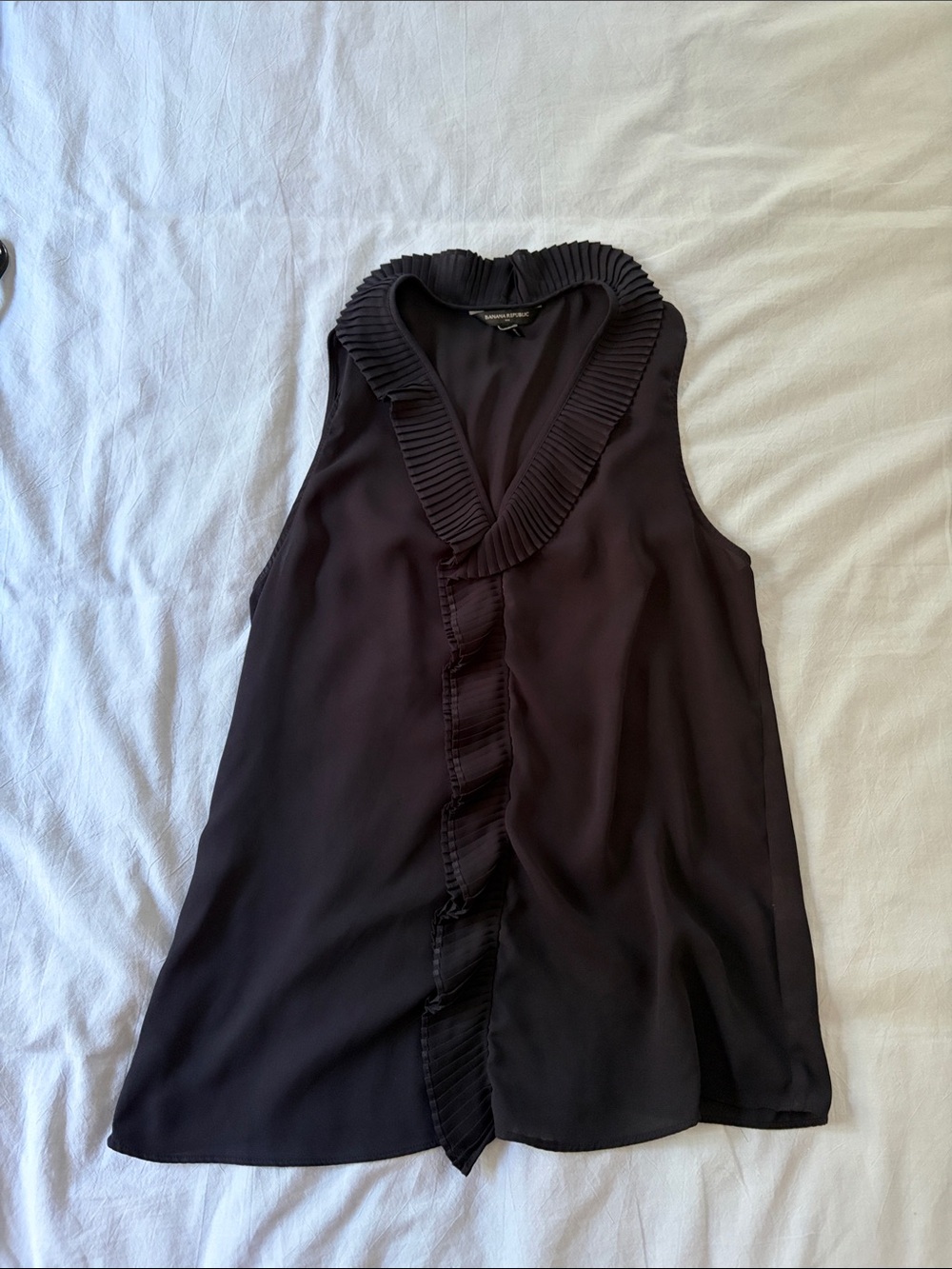 Vintage Banana Republic Ruffle V-Neck Sleeveless Blouse